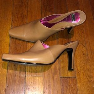 🍂camel colored pointed toe heels🍂